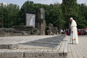 papież w auschwitz birkenau